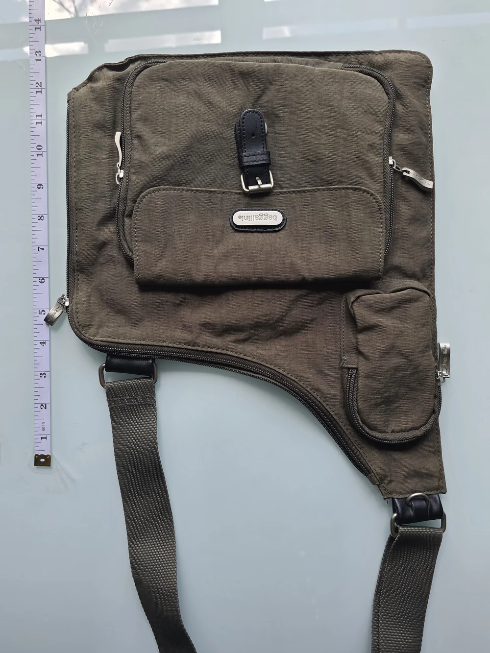 Baggallini Olive Green Sling Crossbody Bag Excellent Condition